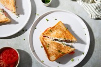 10-Minute Parmesan Cream Cheese Tomato Sandwich: Delicious, Easy, and Totally Addictive