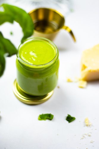 A 2-minutes made fresh and nourishing basil pesto recipe.