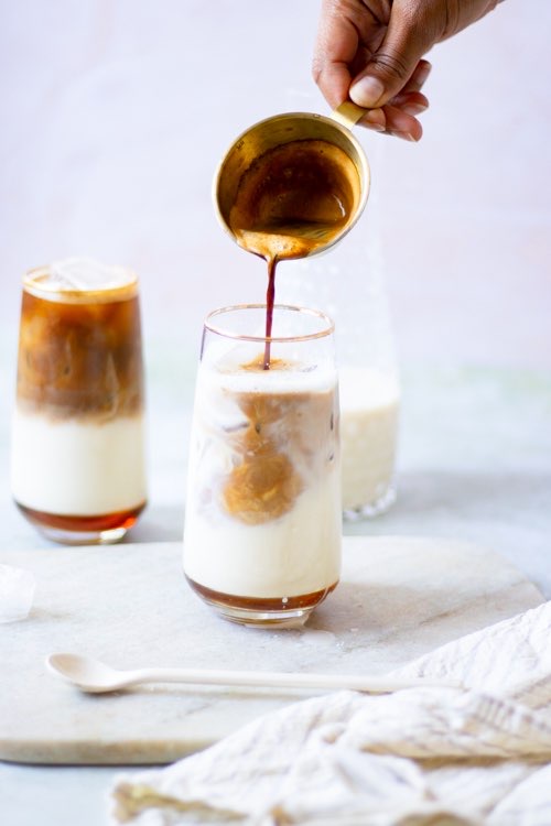 How to Make a Refreshing Oat Milk Iced Latte with your Nespresso