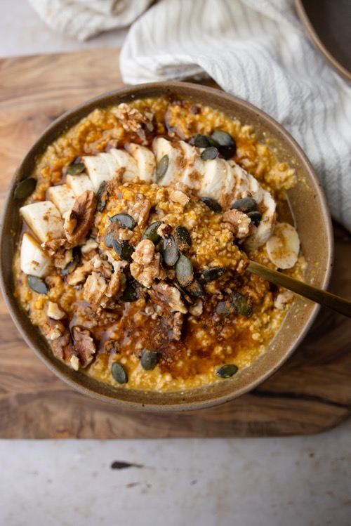 5-Minute Pumpkin Porridge Recipe: The Perfect Fall Breakfast with Walnuts, Pumpkin Seeds and Banana