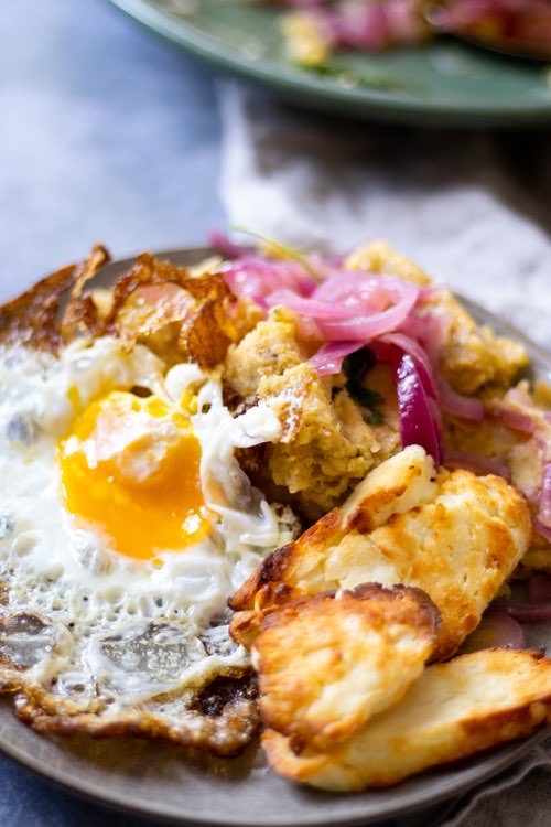 mashed plantains with fried eggs and halloumi cheese